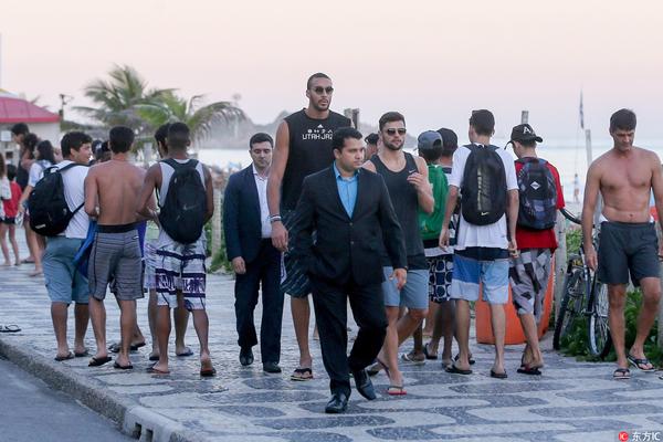 JD Gaming 发布了圣矛离队的视频：突破波浪，星星伴随我们前行的路